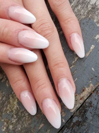 Polygel vs. Acryl: Welke techniek past het beste bij jou?