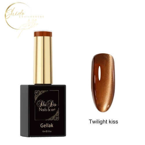 Cateye Twilight Kiss – ShidoNails® – caramel bruine gellak met gouden cateye elegante en tijdloze look.