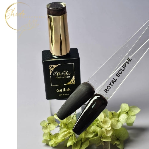 Royal Eclipse – ShidoNails® – donker bruin gellak tegen zwart aan
